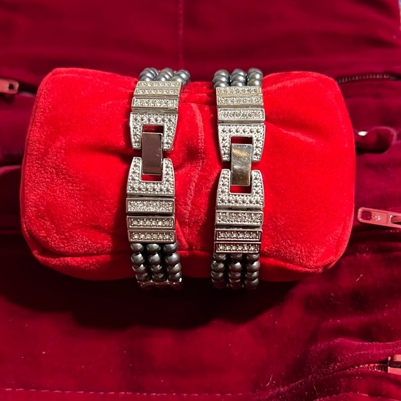 Croton Pearl Watch and Bracelet Set Dark Gray/Blue - Picture 4 of 13